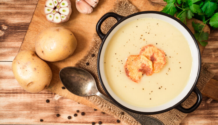 recept na krémovú zemiakovú polievku s krutónmi