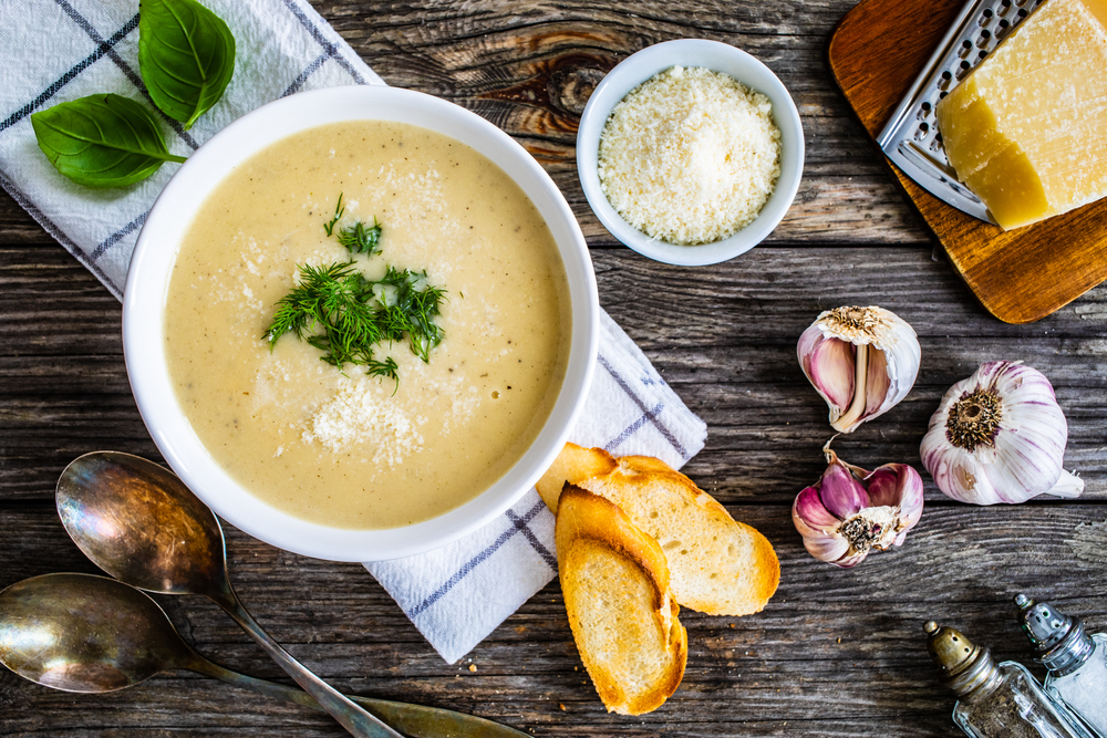 recept na krémovú cesnakovú polievku so syrom